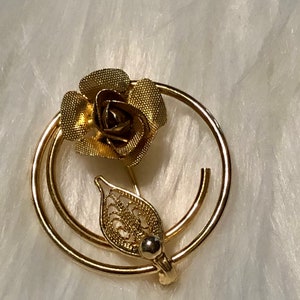 Vintage gold rose sarah cov brooch
