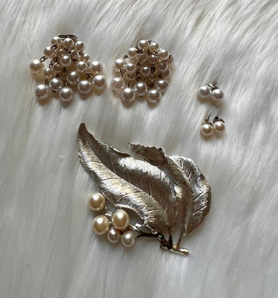 Vintage silver and pearl brooch with pearl earrin… - image 1
