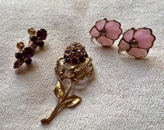 Vintage brooch with two sets of vintage earrings