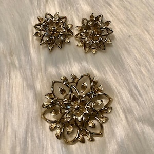 Vintage silver flower brooch and clip on earring set