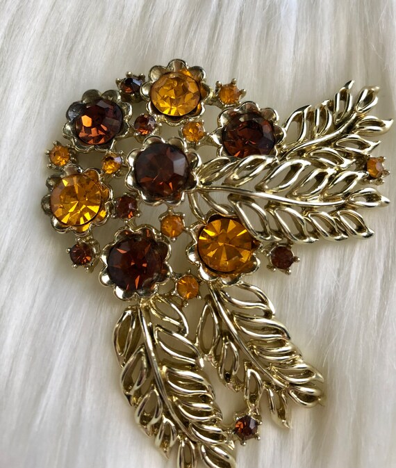 Vintage golden brooch with yellow and brown rhines