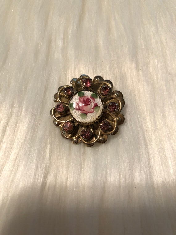 Beautiful vintage brooch with pink rhinestones and