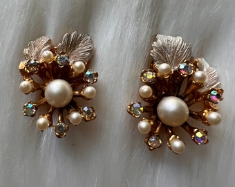 beautiful bsk clip on earrings 50s 60s pearls and rhinestones