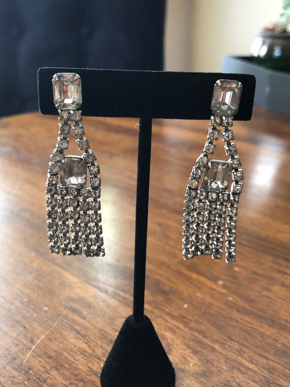 Beautiful vintage rhinestone chandelier earrings