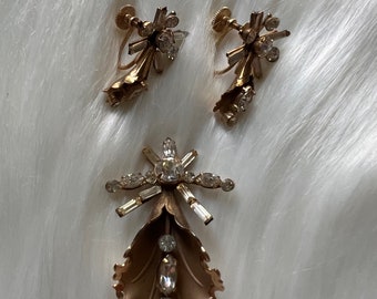 starburst screwback earring and brooch set rhinestones and gold