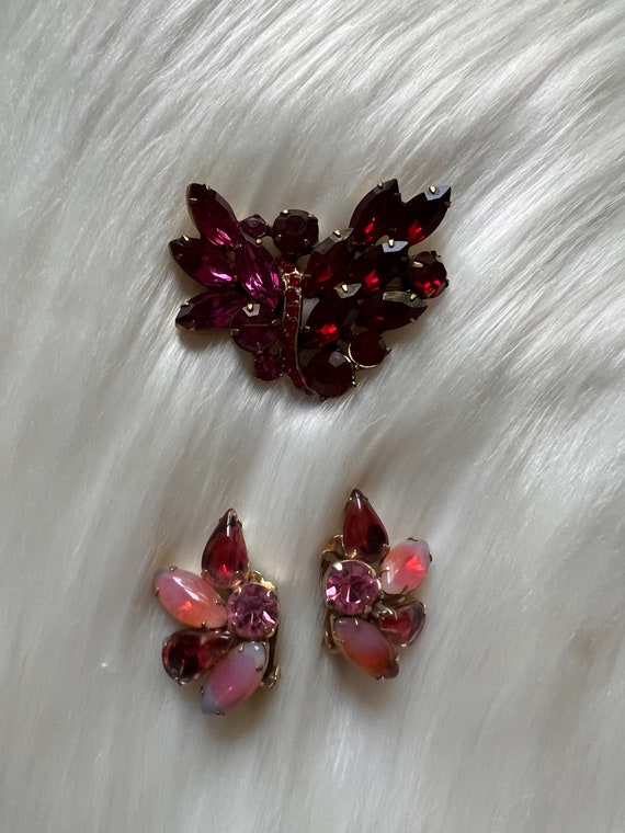 Beautiful red and pink vintage brooch and earring 