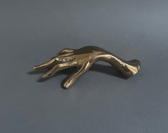 Escultura vintage de mano de bronce de YVES LOHE. Firmada por el artista francés.