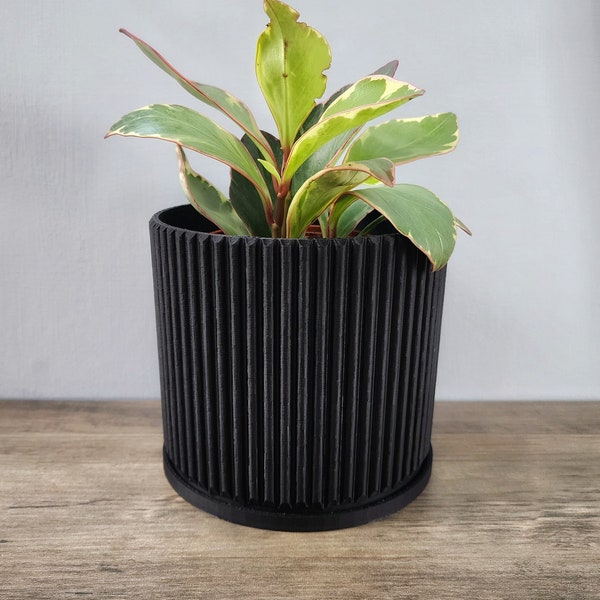 Sleek Modern Ribbed Planter Pot with Optional Drip Tray In Black