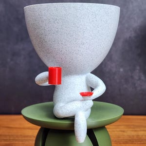 ソーサートレイ付きコーヒープランター | リラックスしたポーズでコーヒーを飲む多肉植物プランター | コーヒー愛好家へのギフトアイデア | 紅茶愛好家へのギフトアイデア