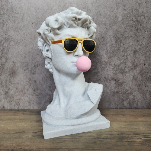 Buste de David de Michel-Ange avec des lunettes de couleur personnalisées et du chewing-gum | David avec du chewing-gum | Sculpture Pop Art