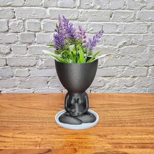 People Planter Pregnant Belly Embrace With Drip Tray | Crossed Legs ...