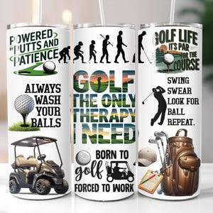以下が含まれることがあります： ゴルフをテーマにしたデザインの白い断熱タンブラー3個。1つのタンブラーには「Powered by Putts and Patience」と「Always Wash Your Balls」と書かれています。別のタンブラーには「Golf The Only Therapy I Need」と書かれています。3つ目は「Golf Life It's Par For The Course」と書かれています。