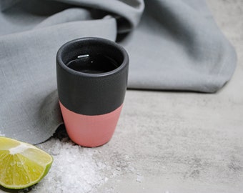 Vaso de chupito de cerámica hecho a mano / Sipper minimalista: mezcal copita, juego de tazas de sake, regalo para los amantes del tequila, tazas para beber tequila, taza de arcilla de mezcal.