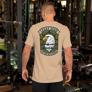 Emblema SERE de la USAF – Regreso con Honor Diseño de Parche Militar / Insignia de Supervivencia, Evasión, Resistencia y Escape Camiseta imagen 2