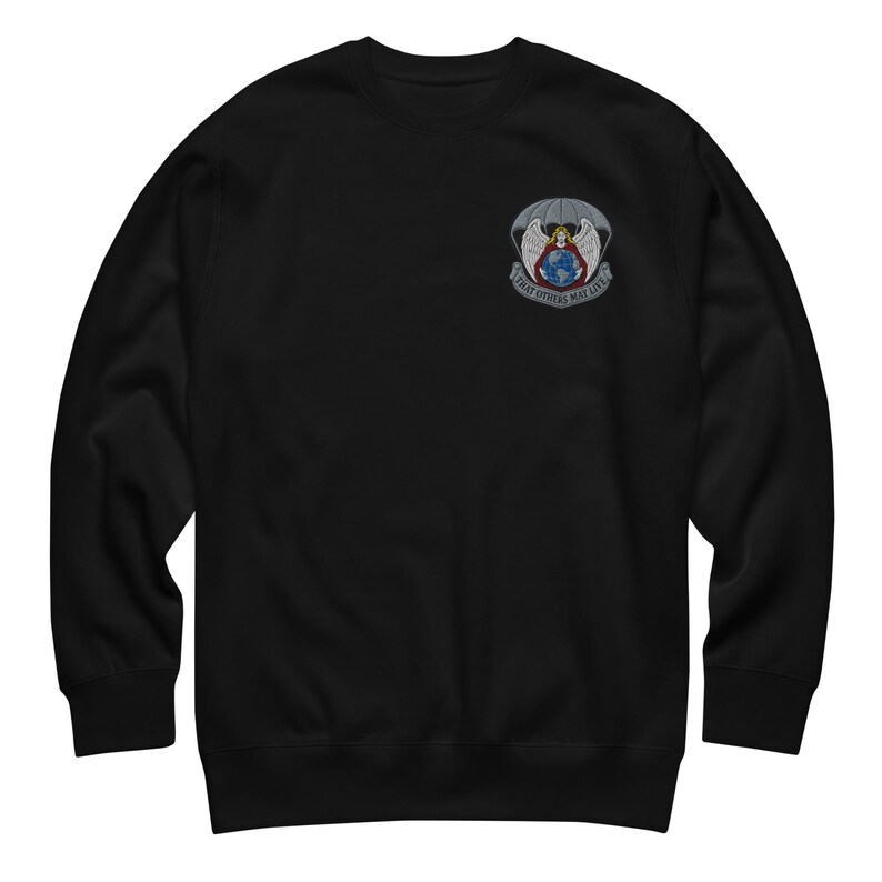 Air Force Pararescue PJ Beret Crest – USAF Special Warfare Badge | That Others May Live Patch Embroidered Unisex Premium Sweatshirt
