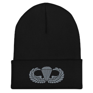 Alas de salto de paracaidista básico del ejército de EE. UU. – Gorro con puños bordado con insignia aerotransportada