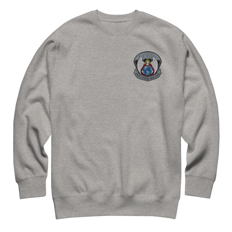 Air Force Pararescue PJ Beret Crest – USAF Special Warfare Badge | That Others May Live Patch Embroidered Unisex Premium Sweatshirt