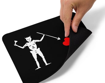 Flag of Blackbeard the Pirate – Jolly Roger Skull & Crossbones Banner | Nautical Decor, Pirate Ship Flag Mouse pad