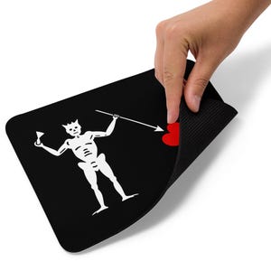 Blackbeard Pirate Flag Emblem | Queen Anne's Revenge Jolly Roger | Edward Teach Skull & Spear Mouse Pad
