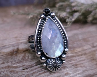 Faceted Moonstone & Onyx Silver Heart Women's Ring Size 9.25