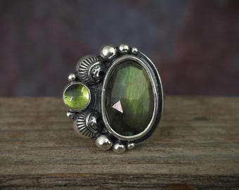 Green Labradorite & Peridot Sterling Silver Ring Size 7.25 // Artisan OOAK Women&#39;s Ring