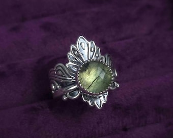 Sterling Silver Green Prehnite Women's Ring Size 8.25 // Sterling Silver Artisan OOAK