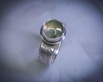 Anillo de plata de ley 925 con diseño de hoja de prehnita, hecho a medida.
