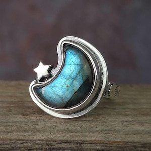 Teal Blue Labradorite Moon Silver Ring Size 6 // Moon & Stars Artisan OOAK Sterling Silver Stamped Ring Band