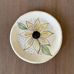 Ceramic flower garden trinket dish, Handmade ceramic ring dish, ceramic jewelry dish, animal ring dish, trinket dish