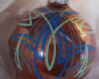 Christmas ornament with pinstriping