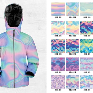 Peut inclure: Une veste à capuche présentant un motif holographique irisé et réfléchissant avec des tourbillons de couleurs pastel rose, bleu et vert. La veste possède une fermeture éclair centrale et une doublure intérieure noire. À droite, une grille affiche vingt échantillons de motifs holographiques étiquetés de HOLO_001 à HOLO_020.