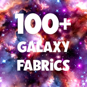 Puede incluir: Un gráfico digital que presenta un fondo de nebulosa vibrante con tonos arremolinados de púrpura, rosa y azul profundo, acentuado por estrellas blancas brillantes. El texto blanco en negrita centrado en la imagen dice 100+ GALAXY FABRICS.