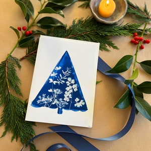 Tout simplement élégant, Tree Holiday Cyanotype 5x7 Carte de vœux, Vierge, Papier et encre de qualité supérieure, Reproduction d’impressions cyanotypes originales