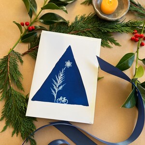 Tout simplement élégant, Tree Cyanotype Holiday 5x7 Carte de vœux, Vierge, Papier et encre de qualité supérieure, Reproduction d’impressions cyanotypes originales