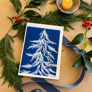 Simplement élégant, Cèdre Holiday 5x7 Cyanotype Carte de vœux, Vierge, Papier et encre de qualité supérieure, Reproduction d’impressions cyanotypes originales