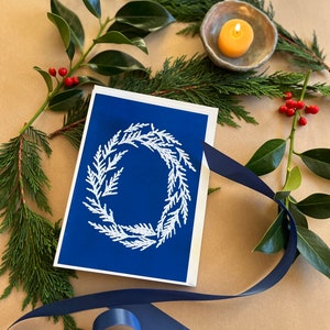 Simplement élégant, Couronne de cèdre 5x7 Carte de vœux cyanotype, Vierge, Papier et encre de qualité supérieure, Reproduction d’impressions cyanotype originales