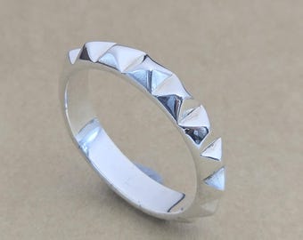 Sterling Silver Pyramid Ring: Geometric Spike Band