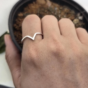 V Shaped Ring, Sterling Silver Ring, Chevron Ring, Thin V Ring, Simple Stacking Ring, Dainty Minimalist Women&#39;s Ring, Simple V Shape Ring