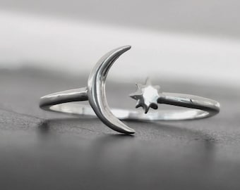 Sierlijke sterlingzilveren ring met maan en ster: hemelse sieraden