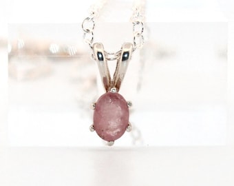 Collar de plata de ley con turmalina rosa ovalada natural NT350