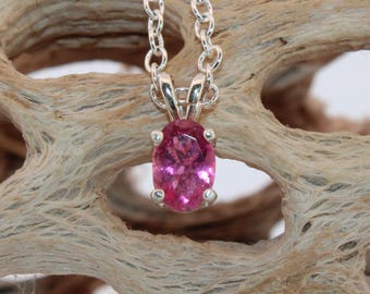 Collar de plata de ley con turmalina rosa ovalada natural NT370