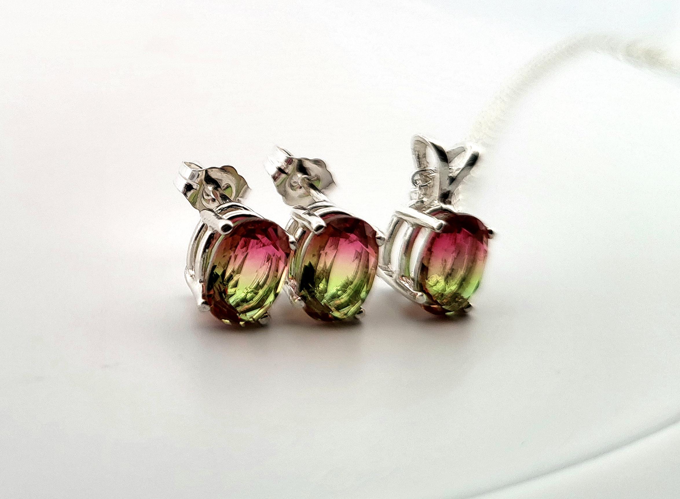 Set di orecchini e collana in tormalina anguria da 7,5 ct