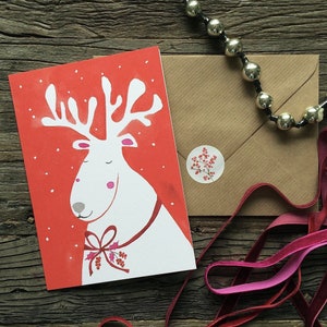 Weihnachtskarte no.12, liebevoll illustrierte Klappkarte mit Umschlag und Sticker, Rentier, Beeren, Skandinavisch