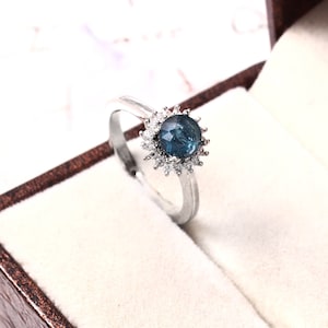 Natual Moss Indigo Kyanite 6*6 MM Gemstone round 925 Silver Ring Hand Made Fancy Ring For Good Quality Making For Speclist Bengal Worker