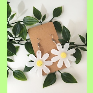 Daisy Flower Bungle Oorbellen / Hars Handgemaakte Glitter Oorbellen / Grote Flower Power Groovy / Funky Oorbellen