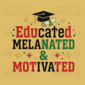 Può includere: Grafica digitale con le parole "Educated, Melanated, & Motivated" in rosso, nero e verde, con un'illustrazione di cappello di laurea e diploma. Lo sfondo è color oro chiaro con accenti di stelle e punti.