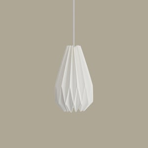 Abat-jour origami en forme de larme | Luminaire suspendu blanc | Luminaire suspendu suspendu plissé avec motif en losanges pour une décoration intérieure scandinave.