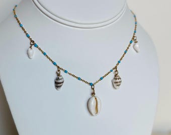 Collar con dije de concha marina bañado en oro: resistente al deslustre, hecho a mano