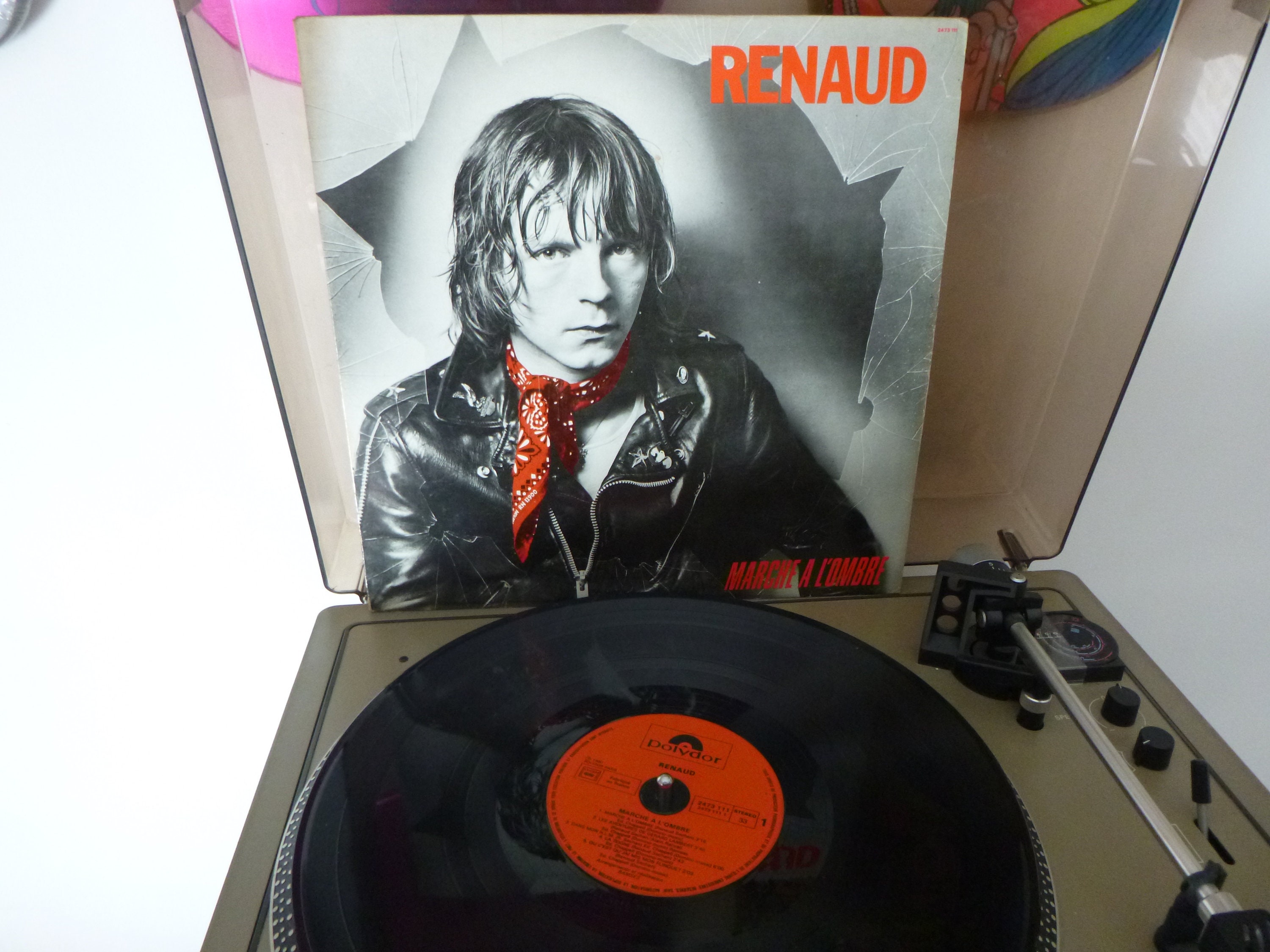 Vinyle 33 tours de Renaud Marche à l'ombre en bel état (1980) - Enchères  Luxembourg