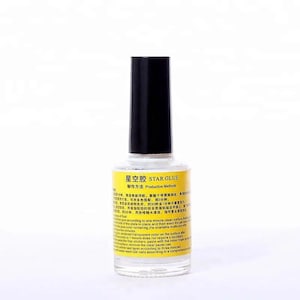 May include: A clear glass bottle of Star Glue with a black cap and a yellow label. The label has text in both English and Chinese. The bottle is designed for nail art and has instructions on the label.